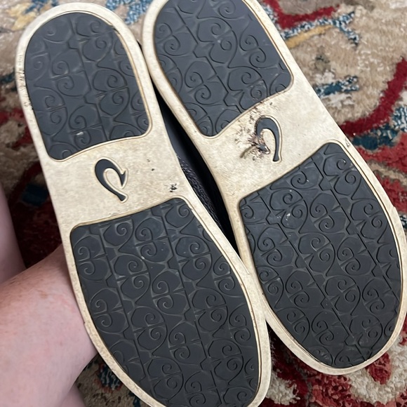 Olukai pehuea size 7.5 dark gray mesh - Picture 3 of 6